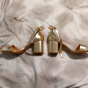 Chinese Laundry NWT Size 9 Gold Wedge Sandals